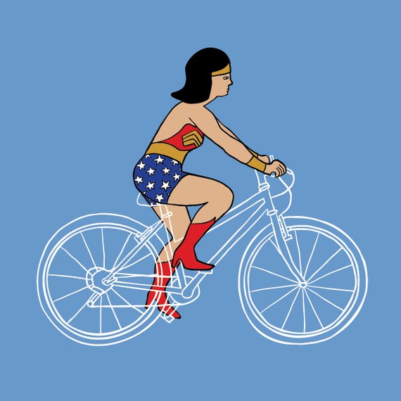 Vedete pe bicicleta - Wonder Woman