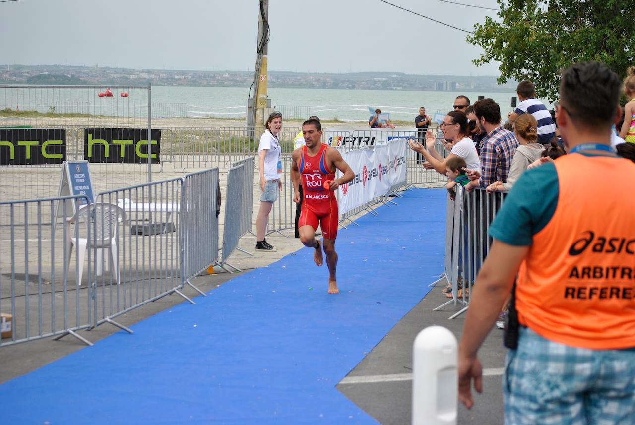 Triathlon Challenge Mamaia - ieşire înot Ciprian Bălănescu