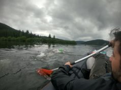 Bogdan Zurbagiu traverseaza lacul Belis