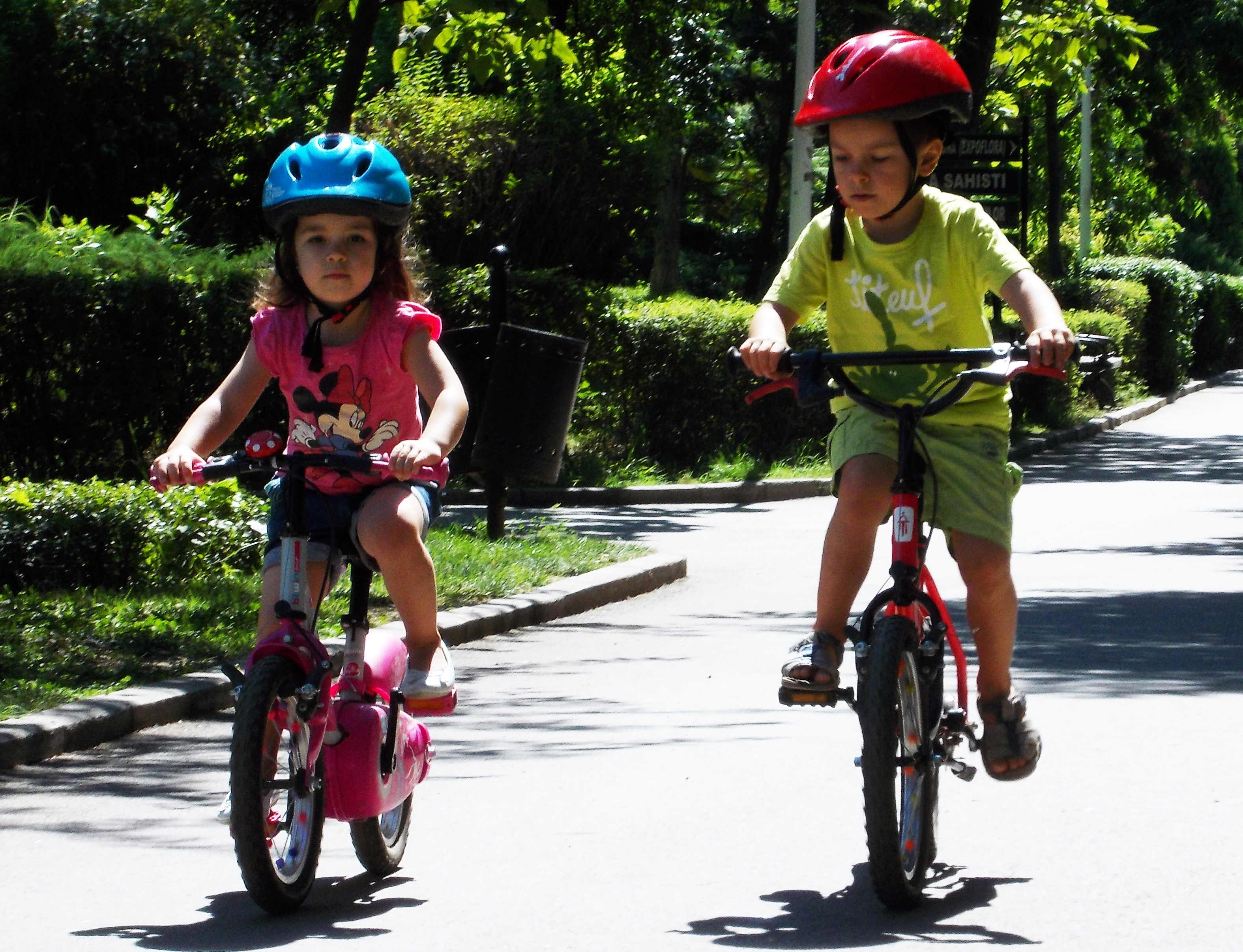Copii biciclisti - Vladut si Natalia
