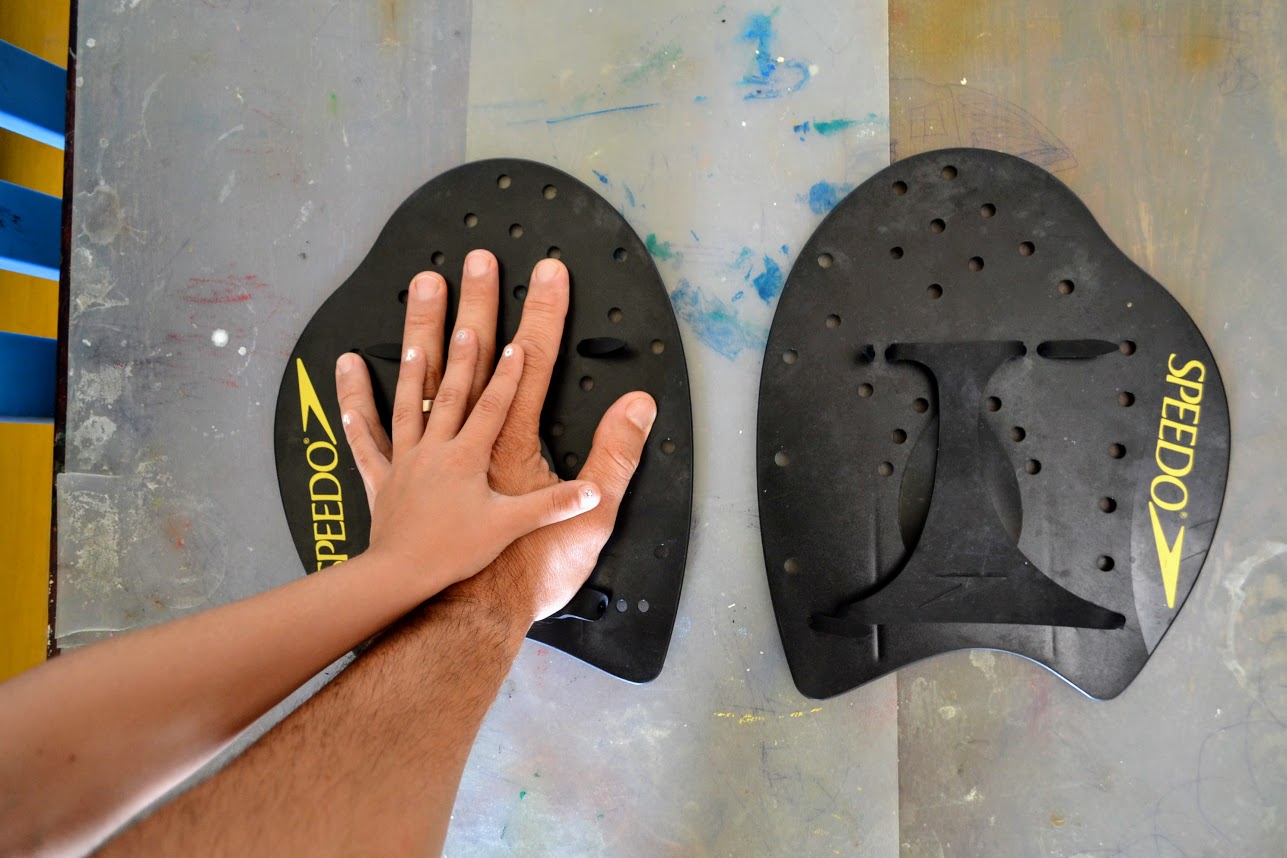 Palmare pentru înot Speedo - power paddles - mărime XL - mana copil comparatie