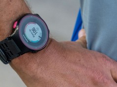 Garmin Forerunner 225 - ceas puls la mana